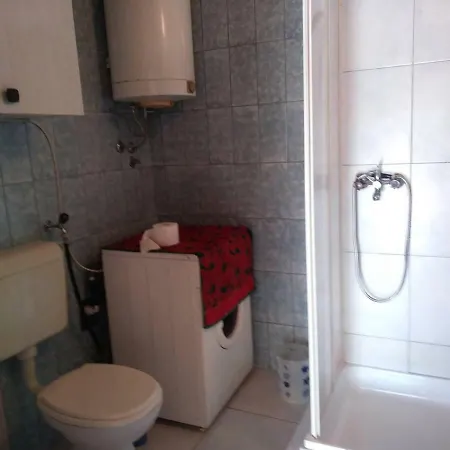 House Vrsak Mali Iž